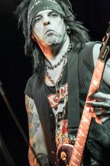 Filename=LA_Guns-9392.jpg
Filesize=178KB
Dimensions=532x800
Date added=Apr 27, 2012 LA_Guns-9392.jpg